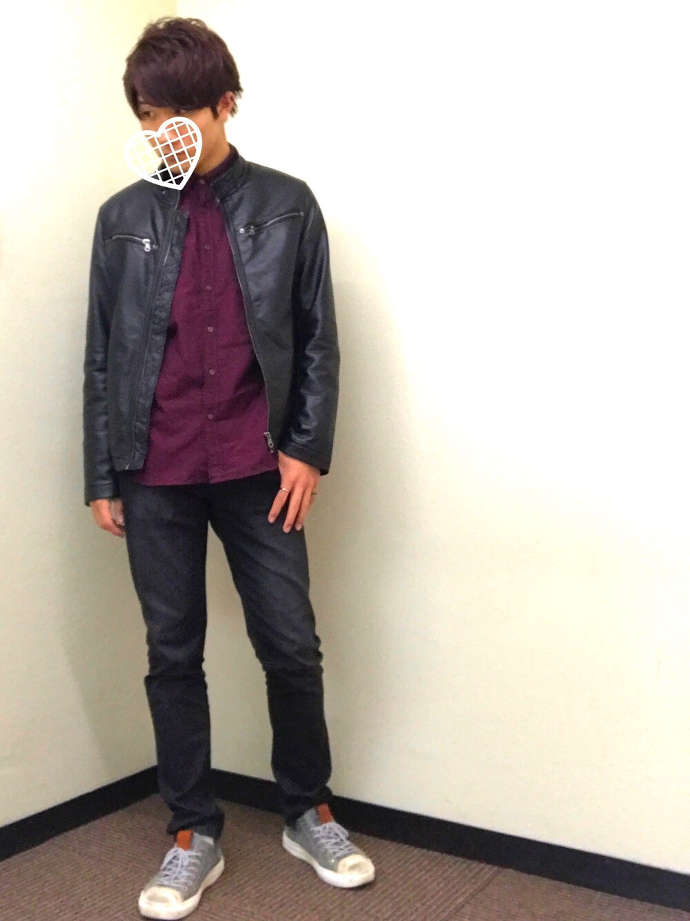 「学校、ワンポイントカラー」｜「BRESANのアイテム（スニーカー、シルバー系）」を使った、ようさん（メンズ・175cm）の冬コーディネートの1枚目の写真