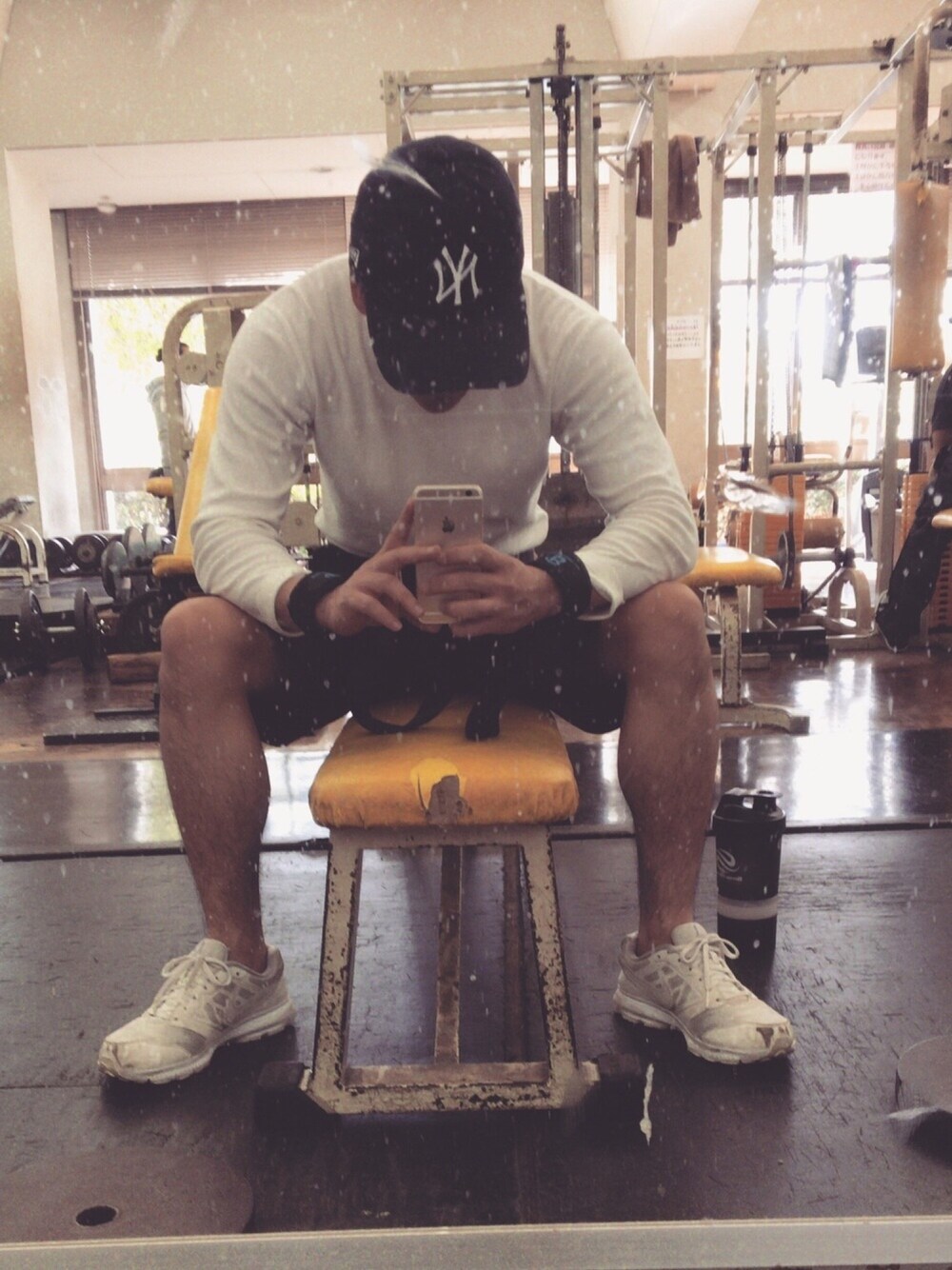 「gym」｜「neweraのアイテム（キャップ、ブラック系）」を使った、mahaloさん（メンズ・162cm）の冬コーディネートの1枚目の写真