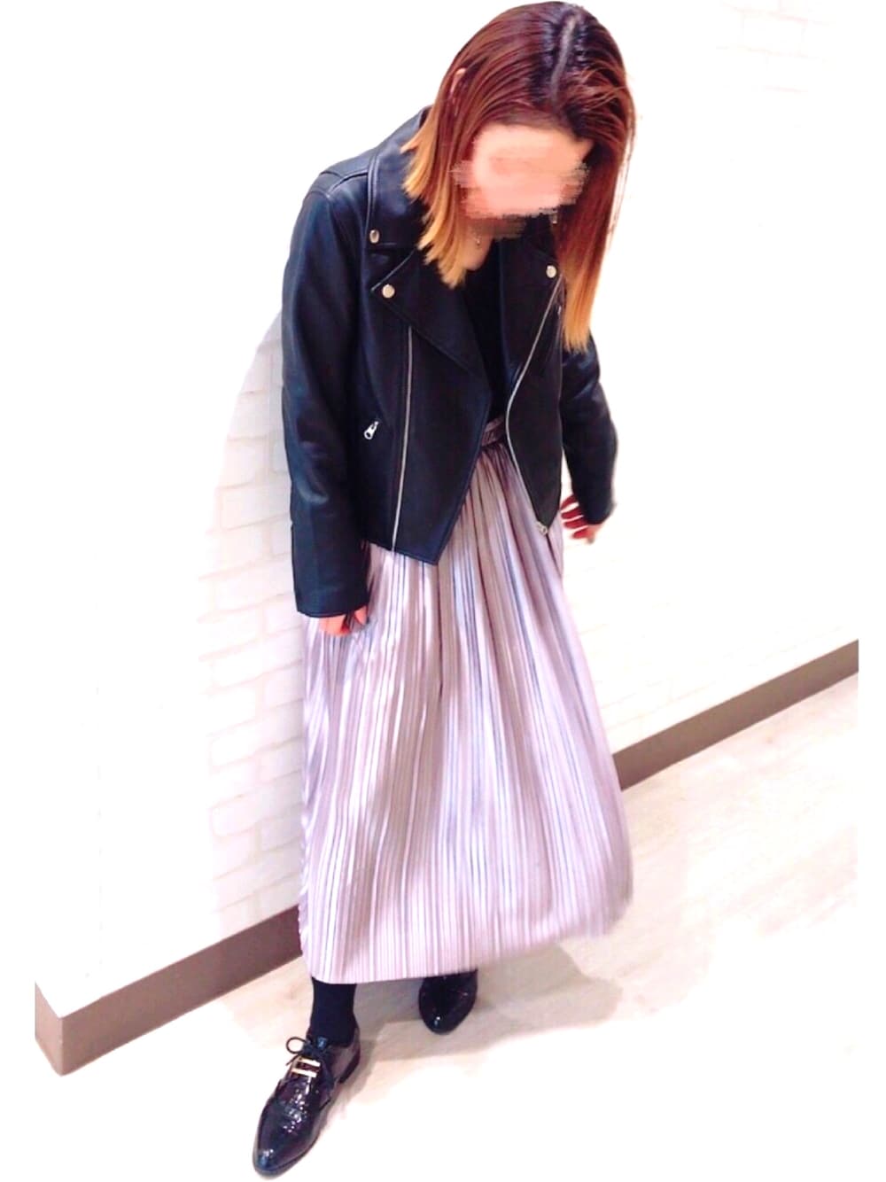 「シンプルコーデ、プチプラ、プチプラコーデ、ライダース、プリーツスカート、SLOBE IENA、dholic、リエディ、神戸レタス」｜「SLOBE IENAのレザーライダースブルゾン（ブラック）◆（ライダースジャケット、ブラック系）」を使った、かんちゃんさん（レディース・155cm）の冬コーディネートの1枚目の写真