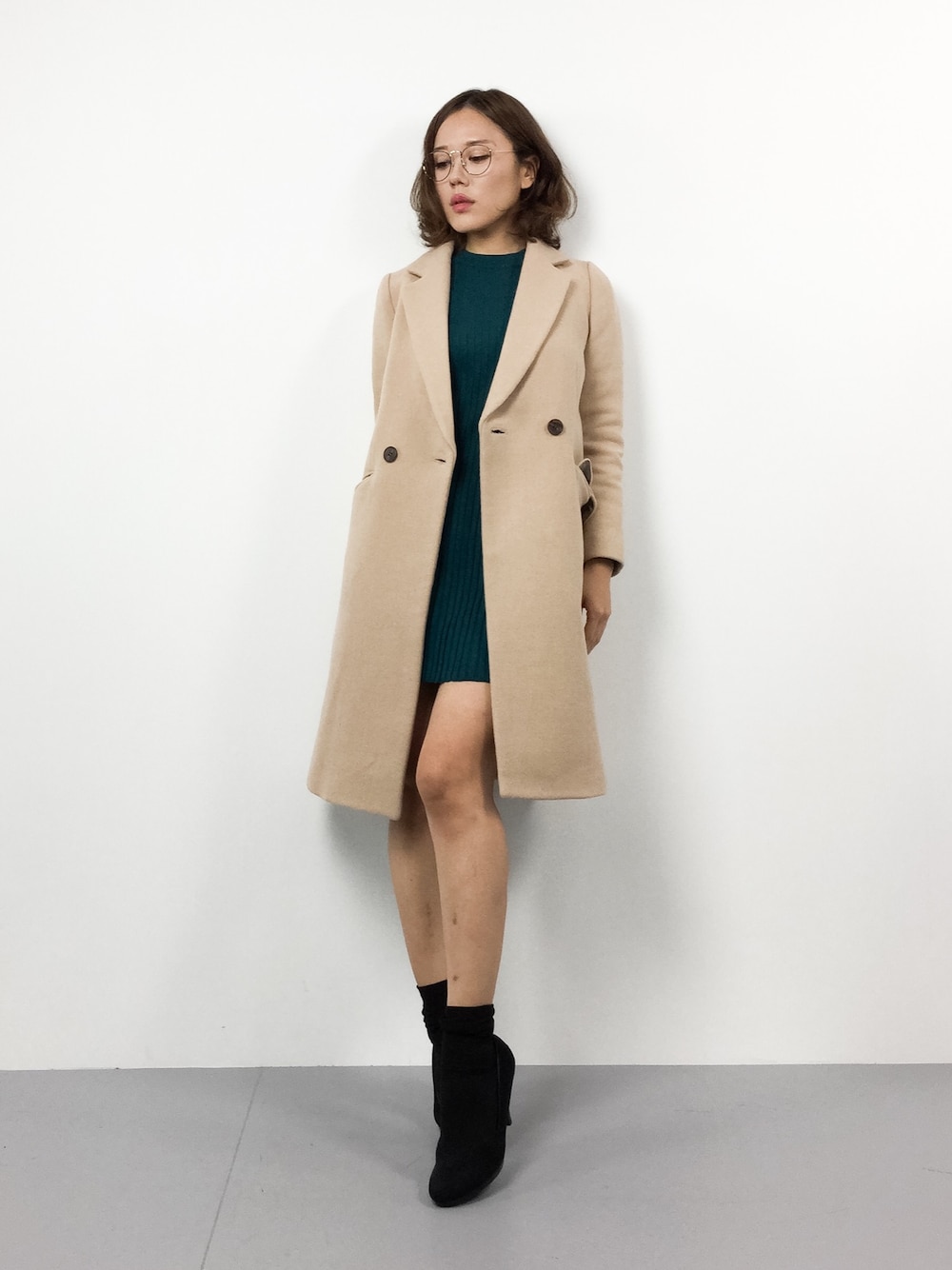 「チェスターコート、ロングコート、ダブルボタン」｜「STYLE DELIの【Psize】ダブルボタンロングチェスターコート（チェスターコート、ベージュ系）」を使った、黒田デビーさん（レディース・165cm）の冬コーディネートの1枚目の写真