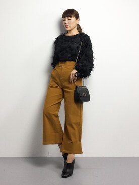 「フェザー」｜「アイテム（その他トップス）」を使った、黒田デビーさん（レディース・165cm）の冬コーディネート