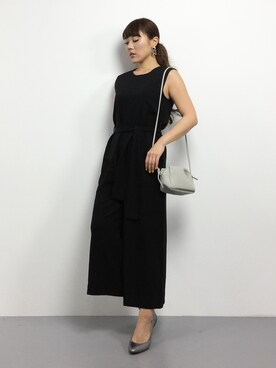 「カジュアルダウン」｜「アイテム（つなぎ/オールインワン）」を使った、黒田デビーさん（レディース・165cm）の冬コーディネート