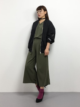 「PUNYUS（プニュズ）のアイテム（MA-1）」を使った、黒田デビーさん（レディース・165cm）の冬コーディネート