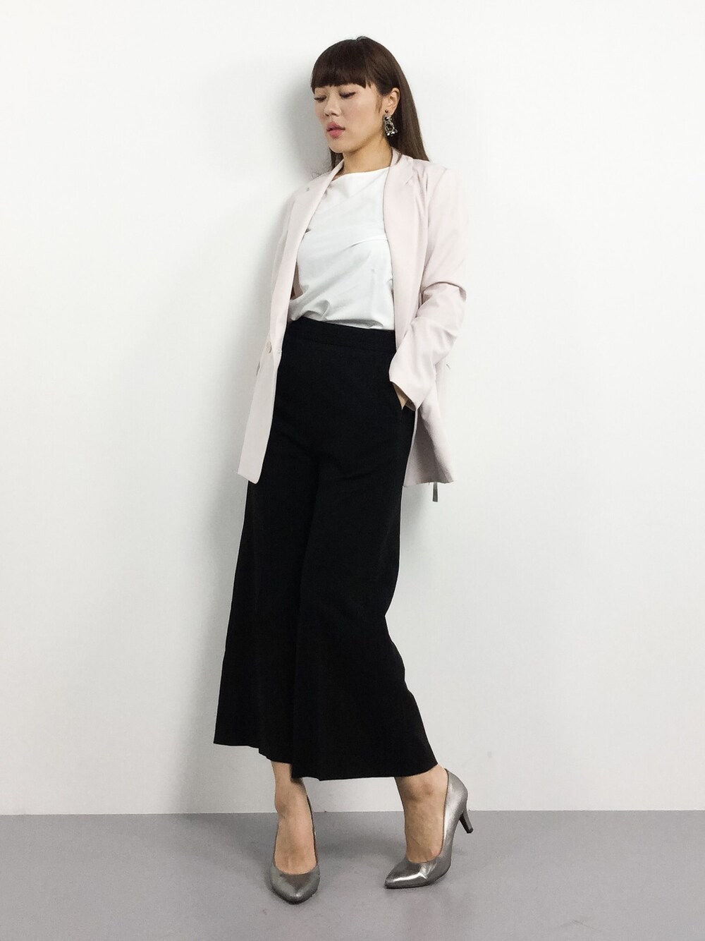 「テーラードジャケット、ピンク、大人コーデ、春コーデ、スプリングジャケット」｜「31 Sons de modeのダブル前ミディ丈テーラードジャケット（テーラードジャケット、ピンク系）」を使った、黒田デビーさん（レディース・165cm）の冬コーディネートの1枚目の写真
