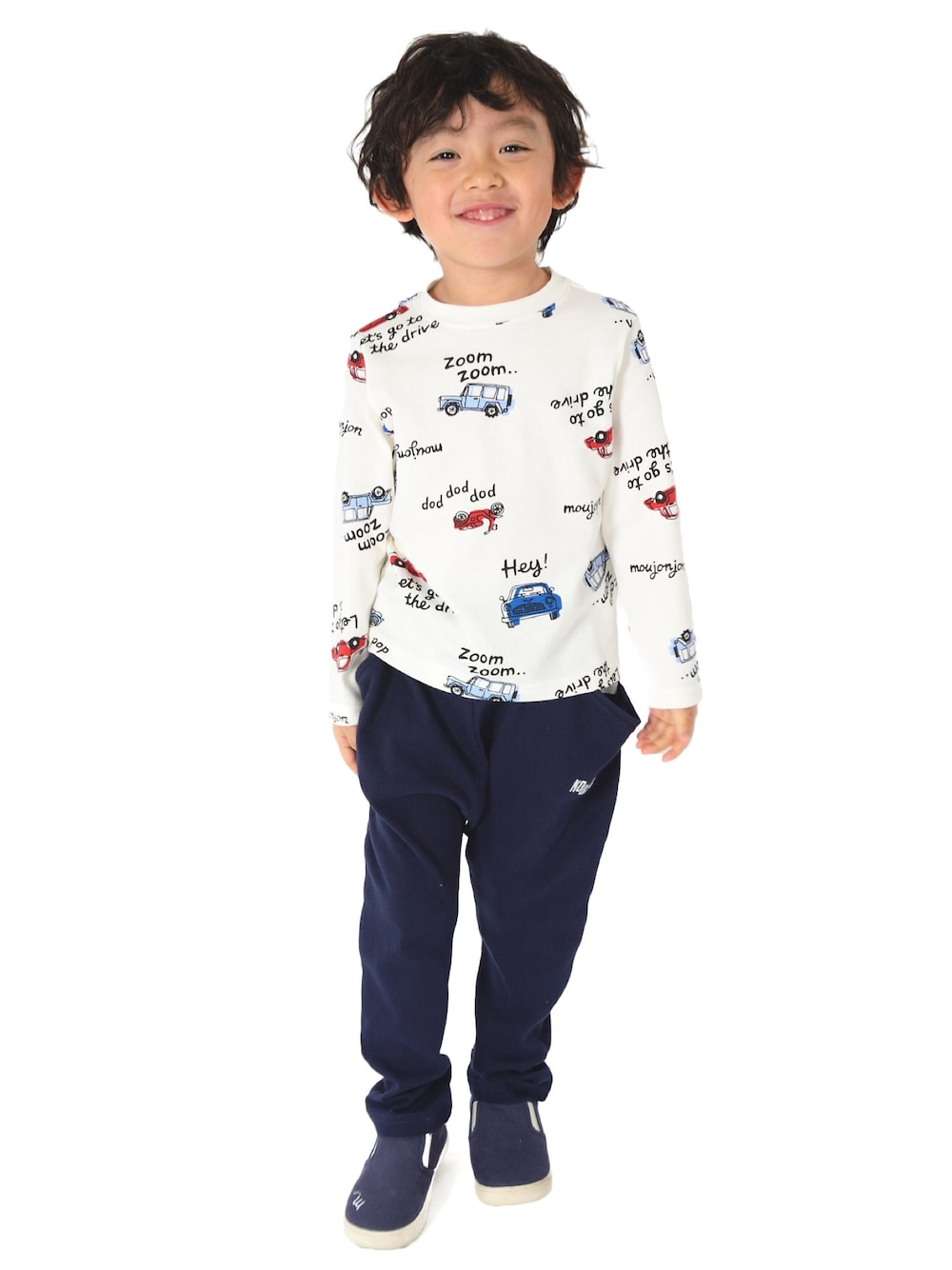 「kids、moujonjon、ムージョンジョン、総柄Tシャツ、動物柄、車柄、春コーデ、男の子コーデ」｜「Moujonjonのmoujonjon天竺柄込Ｔシャツ（Tシャツ/カットソー、ホワイト系）」を使った、mrtk2558さん（キッズ・110cm）の春コーディネートの1枚目の写真