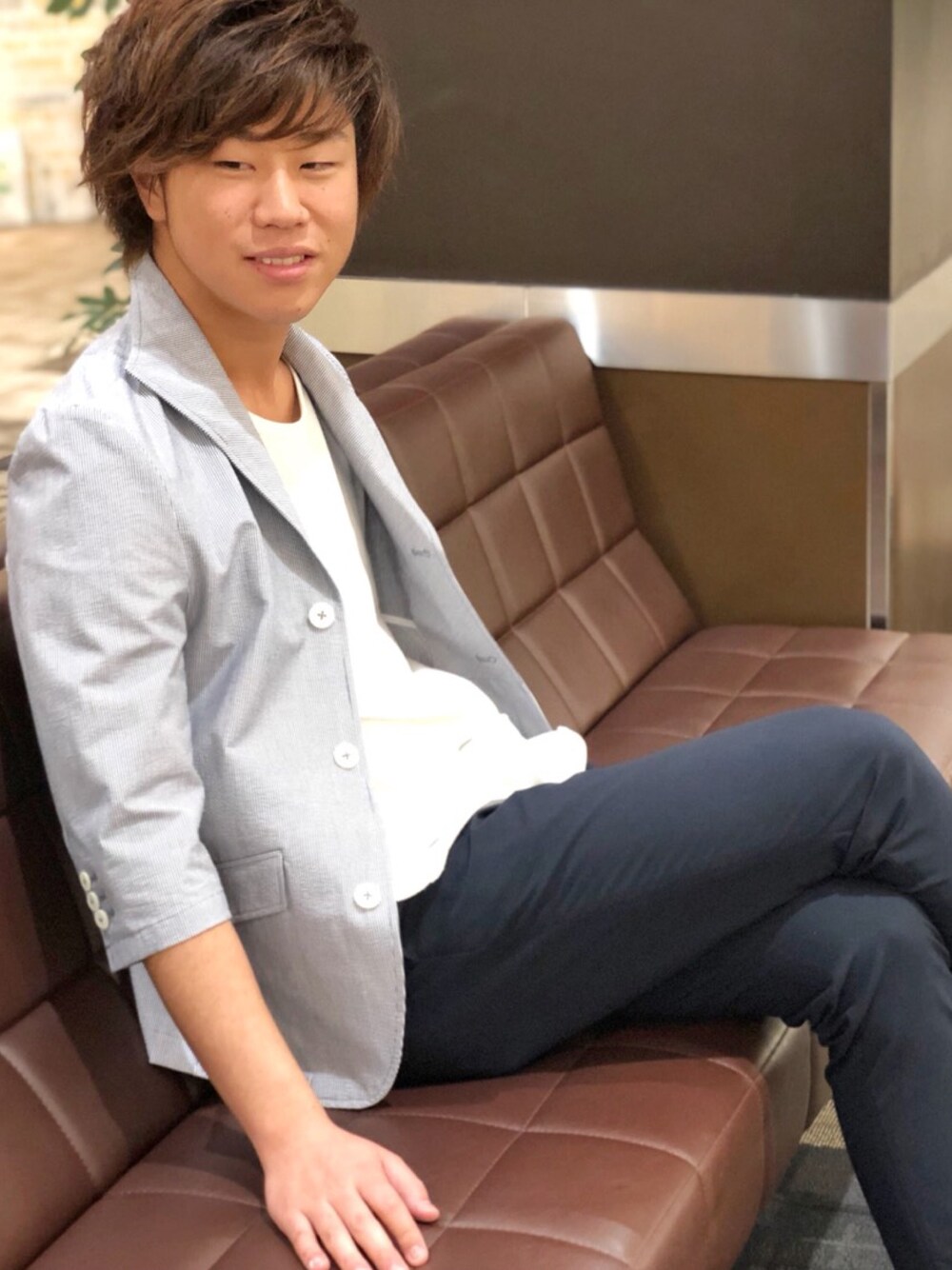 「おしゃれさんと繋がりたい、春夏コーデ、シンプルコーデ、きれいめカジュアル、ジャケット、ストライプジャケット、シアサッカー、シアサッカージャケット、ネイビー、ネイビー×ホワイト」｜「GOSTAR DE FUGAのストレッチシアサッカーテーラードジャケット（テーラードジャケット、ホワイト系）」を使った、ふっくさん（メンズ・173cm）の春コーディネートの1枚目の写真