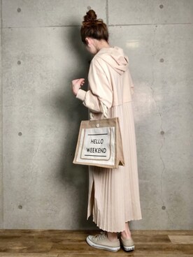 「MAYSON GREY（メイソングレイ）の【socolla】バックプリーツワンピース（ワンピース）」を使った、エリーさん（レディース・163cm）の春コーディネート