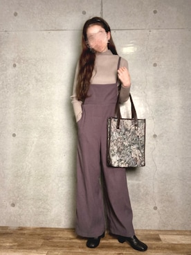 「AULI（アウリィ）のアイテム」を使った、エリーさん（レディース・163cm）の秋コーディネート