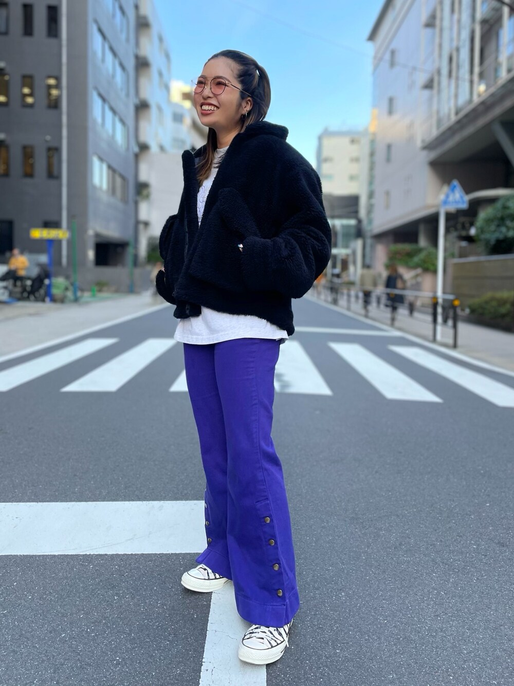 「alpha、alphaindustries、Alpha Industries、ボアジャケット、ボア、フレアパンツ、カラーパンツ、LEE、パープル、コンバース」｜「Leeのアイテム（パンツ、パープル系）」を使った、mchnさん（レディース・158cm）の冬コーディネートの1枚目の写真