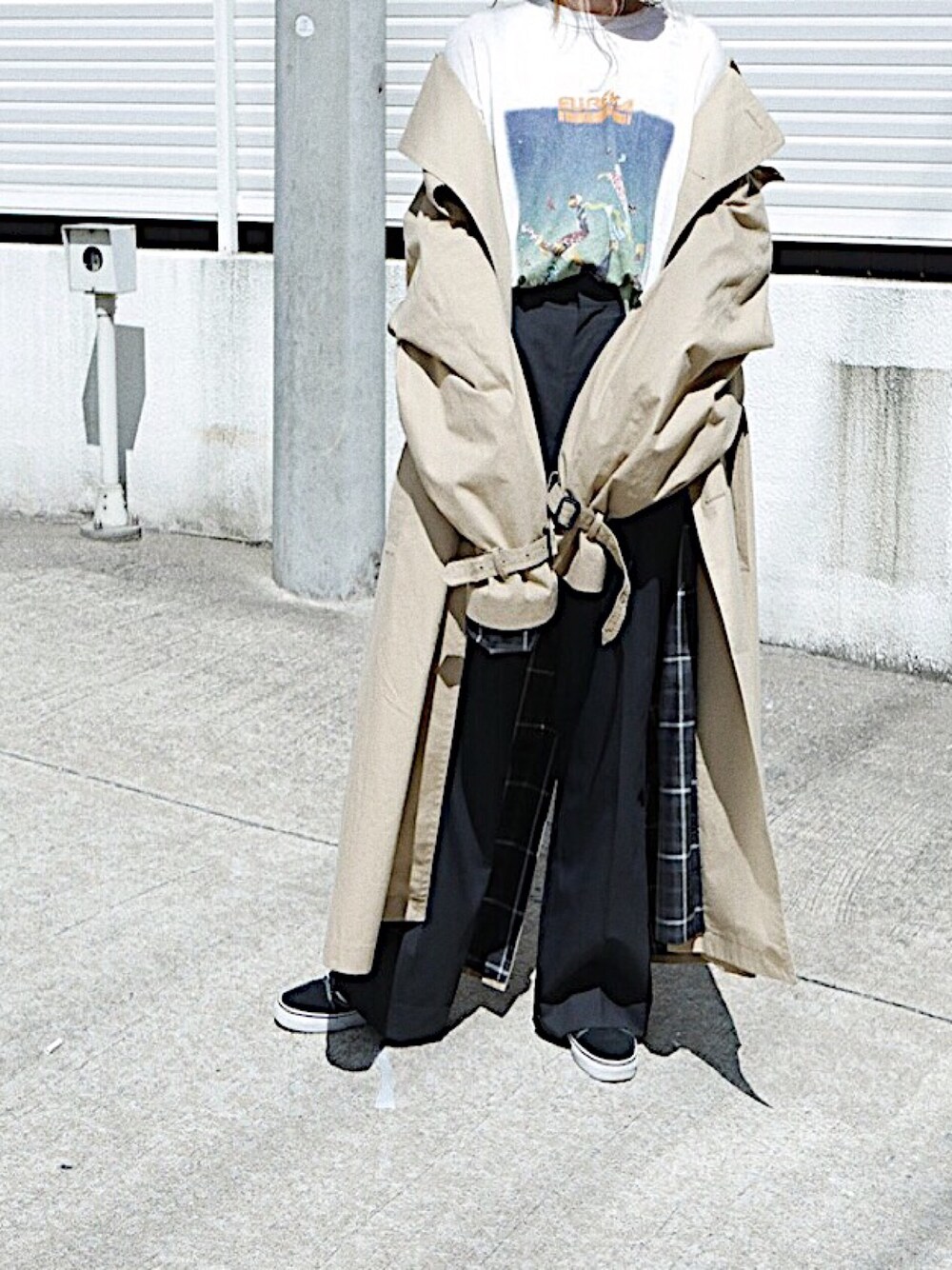 VETEMENTSのトレンチコートを使った人気ファッションコーディネート - WEAR