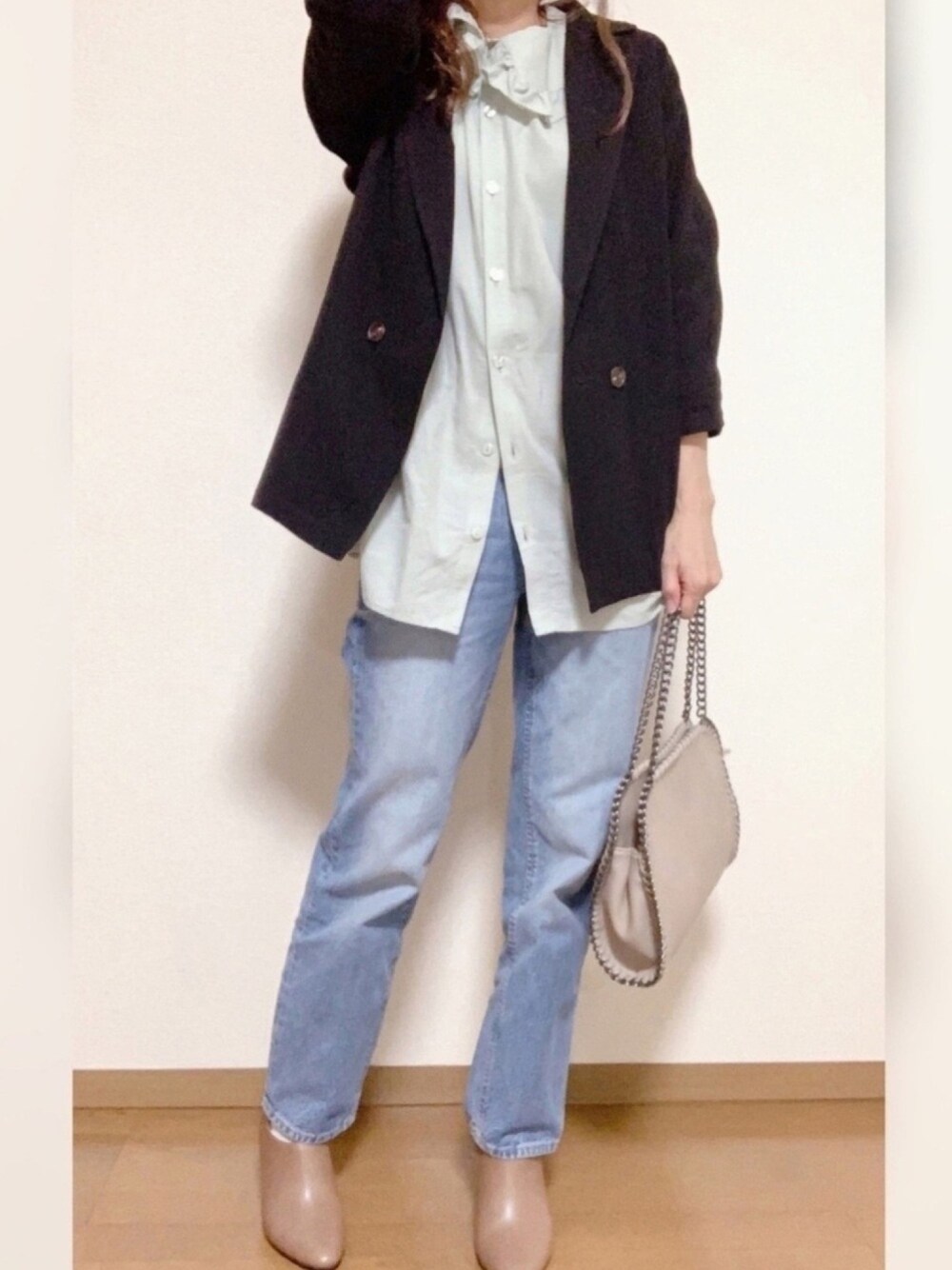 「春コーデ、大人カジュアル、デニム、グリーン、ジャケット、キレイめ、パステルカラー、GRL、GU、プチプラ」｜「GUのハイウエストストレートジーンズ（パンツ、ブルー系）」を使った、hi_roさん（レディース・160cm）の春コーディネートの1枚目の写真