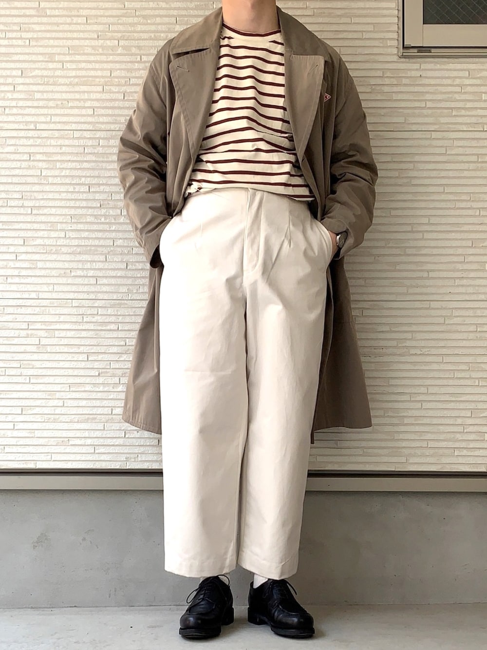 「白パンツ、シンプルコーデ、おしゃれさんと繋がりたい、休日スタイル、Danton、オトナカジュアル、きれいめカジュアル、ワイドパンツ、Paraboot、ボーダー」｜「Phlannelのアイテム（チノパンツ、ホワイト系）」を使った、LUCAさん（メンズ・174cm）の春コーディネートの1枚目の写真