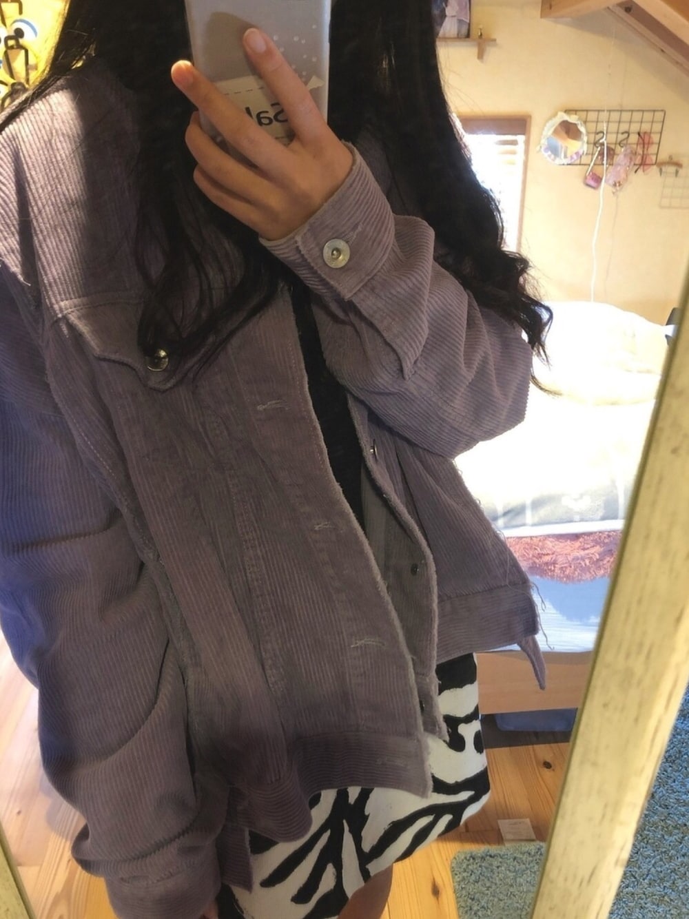 「おしゃれさんと繋がりたい、オトナ女子、デニムジャケット、VIVASTUDIO、nico and…、春コーデ、低身長コーデ、いいね返し、いいね、save、フォローお願いします🤑、EMODA」｜「VIVASTUDIOの『VIVA STUDIO』LOCATION CREWNECK JS/ロケーション クルーネックトレーナー/スウェット（スウェット、ブラック系）」を使った、haruruさん（レディース・152cm）の冬コーディネートの1枚目の写真