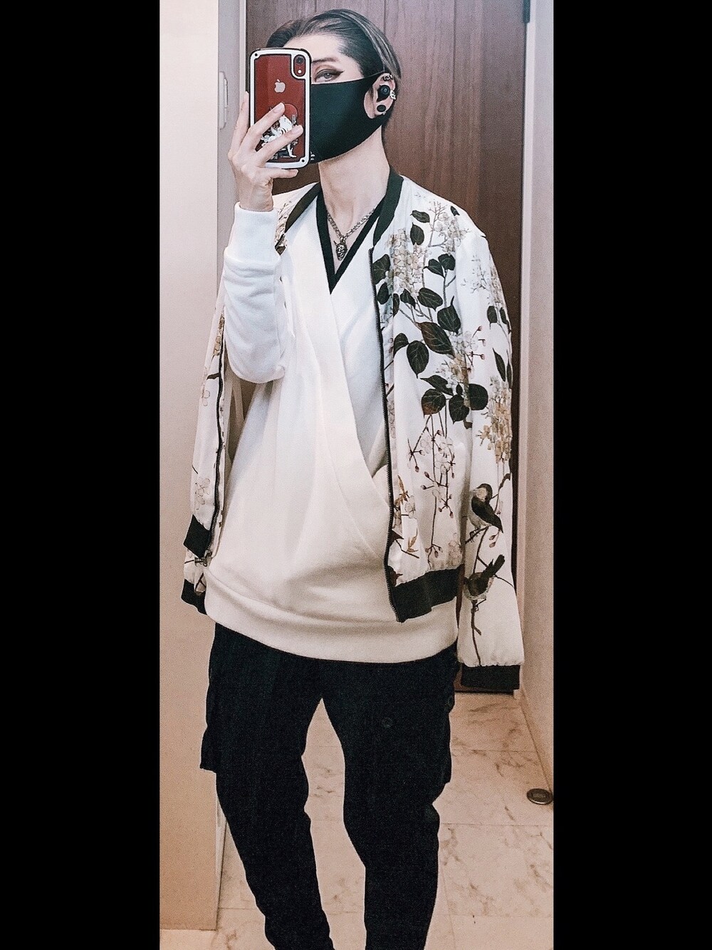 「オトナカジュアル、春、パンツスタイル、和風、和服、着物、和柄、花柄、MA-1、メンズライク」｜「リヴァイ兵長のアイテム（フィギュア、ブラック系）」を使った、McGeeさん（レディース・162cm）の冬コーディネートの1枚目の写真