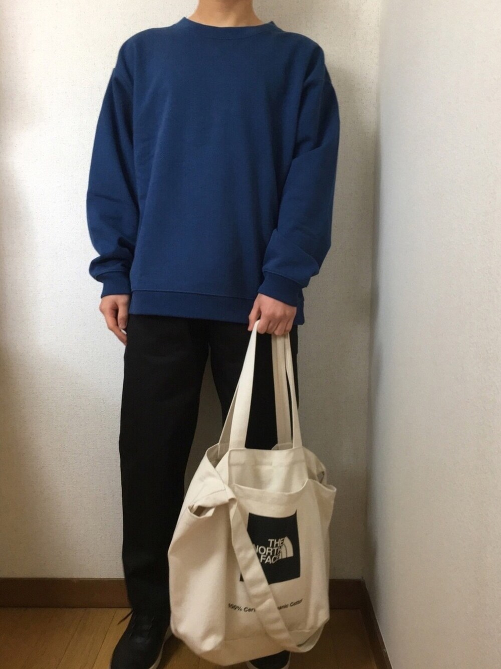「おしゃれさんと繋がりたい、大学生、ネイビー、ブラック、低身長、低身長男子」｜「DOOPZのDOOPZ ヘビーコットンビッグスウェット（スウェット、ブルー系）」を使った、yuさん（メンズ・163cm）の秋コーディネートの1枚目の写真