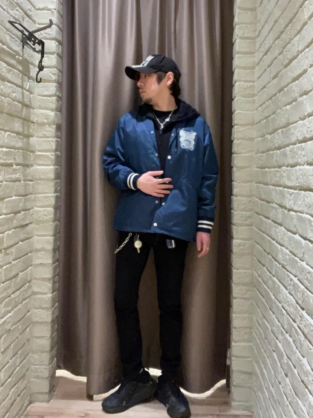 「ジャケット、バックプリント、ヒステリックグラマー、hysteric glamour、らふこーで、シンプルこーで、あめかじ、秋こーで、ストリート⁈」｜「HYSTERIC GLAMOURのLEVITATED GIRL リブショールカラーコーチジャケット（ブルゾン、ブルー系）」を使った、Seiyaさん（メンズ・171cm）の冬コーディネートの1枚目の写真