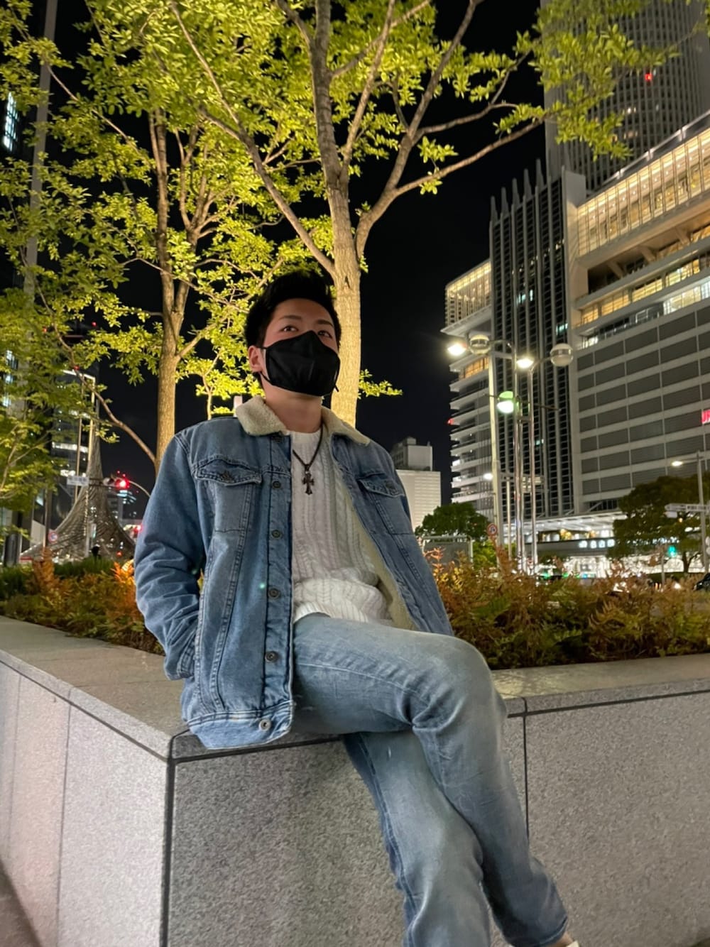 「春、シンプル、お洒落さんとつながりたい、キレイめ、はるコーデ、デニムパンツ、低身長コーデ、春こーで、ZARA、nano・universe」｜「CHROME HEARTSのCHROME HEARTSのネックレス（ネックレス、シルバー系）」を使った、卍さん（メンズ・163cm）の春コーディネートの1枚目の写真