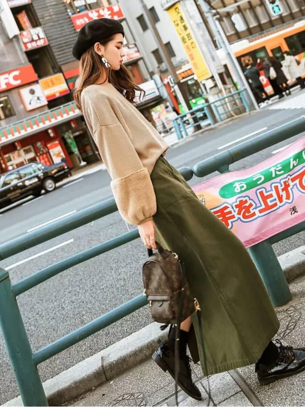 「カジュアルコーデ、きれいめカジュアル、大人ガーリー、ロングスカート、オトナカジュアル」｜「global  Paramountのアイテム（ニット/セーター、ベージュ系）」を使った、yuさん（レディース・160cm）の秋コーディネートの1枚目の写真