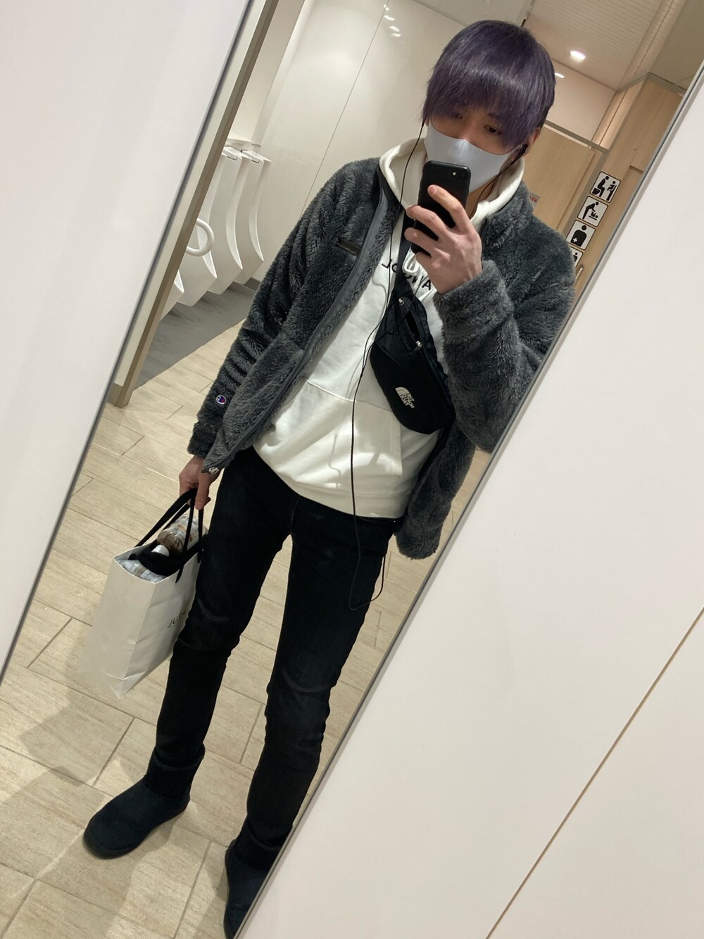 「Championの【CHAMPION / チャンピオン】SHERPA FLEECE ZIP STAND JACKET シェルパフリース（ブルゾン、グレー系）」を使った、真央。さん（メンズ・178cm）の冬コーディネートの1枚目の写真