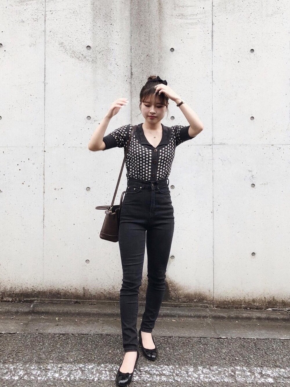 「vintage、ヴィンテージ、Vivienne Westwood、ヴィヴィアンウエストウッド、ORiental TRaffic(ORiental TRaffic)、オリエンタルトラフィック、モノトーンコーデ、epine、カーディガン、秋コーデ」｜「Vivienne Westwoodのアイテム（ネックレス、シルバー系）」を使った、manapiさん（レディース・150cm）の秋コーディネートの1枚目の写真