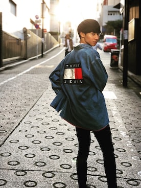 「TOMMY HILFIGER」｜「アイテム（デニムジャケット）」を使った、kyoさん（メンズ・167cm）の冬コーディネート