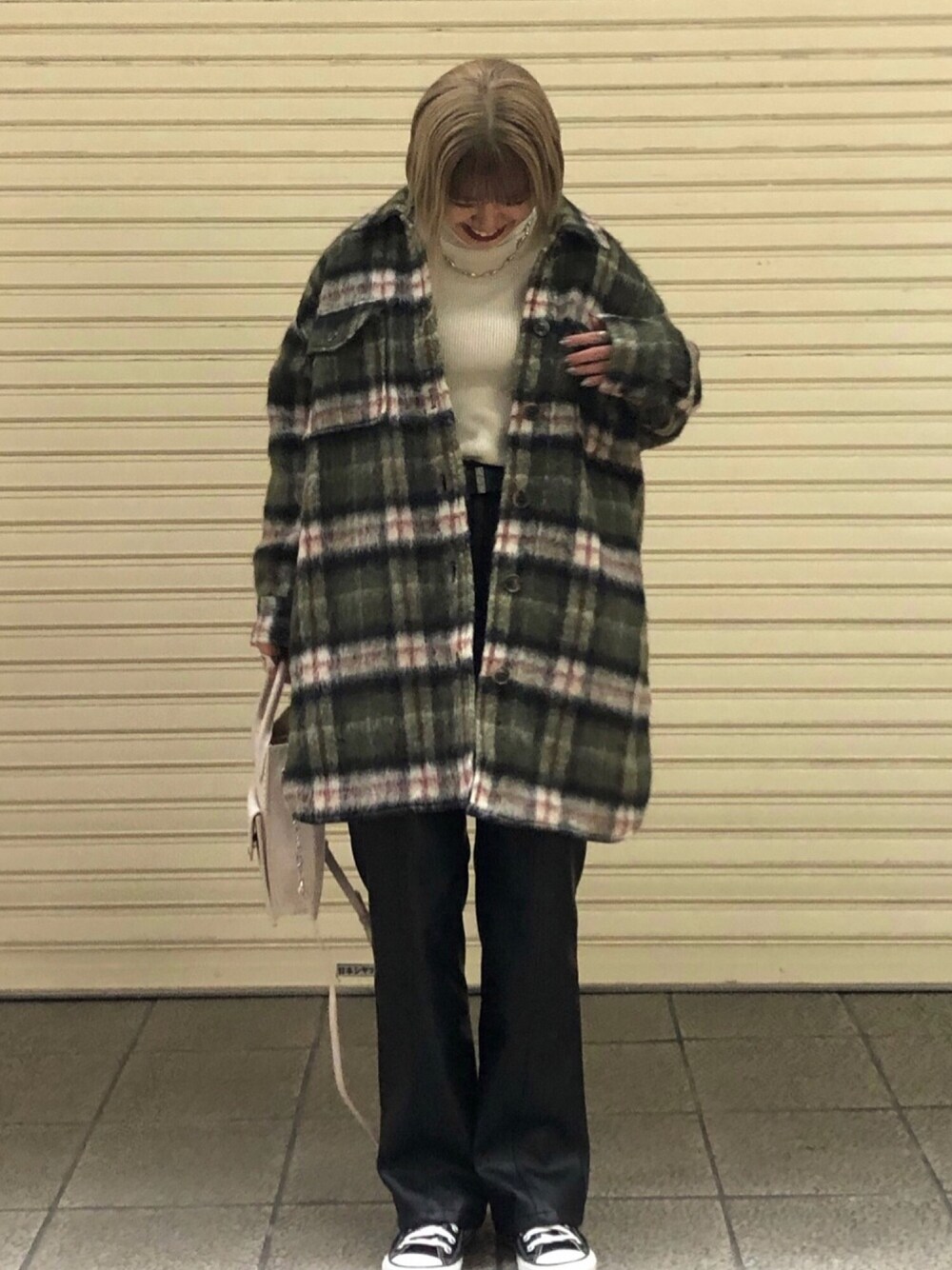 「クリスマス、BMINGLIFESTOREbyBEAMS、LOWRYSFARM、PAGEBOY、converse、ツリーコーデ」｜「B:MING by BEAMSのB:MING by BEAMS / チェック キルト CPO ジャケット 20AW（ブルゾン、その他）」を使った、ハルタのライムさん（レディース・160cm）の冬コーディネートの1枚目の写真