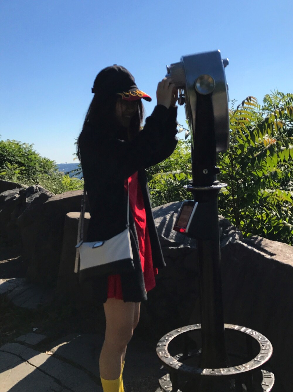 「FILAのアイテム（Tシャツ/カットソー、レッド系）」を使った、OHYUNTINGさん（レディース・154cm）の秋コーディネートの1枚目の写真