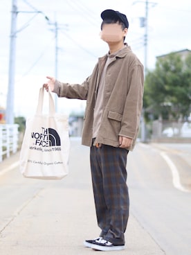 「オールドスクール」｜「アイテム（カバーオール）」を使った、おさかなさん（メンズ・169cm）の秋コーディネート