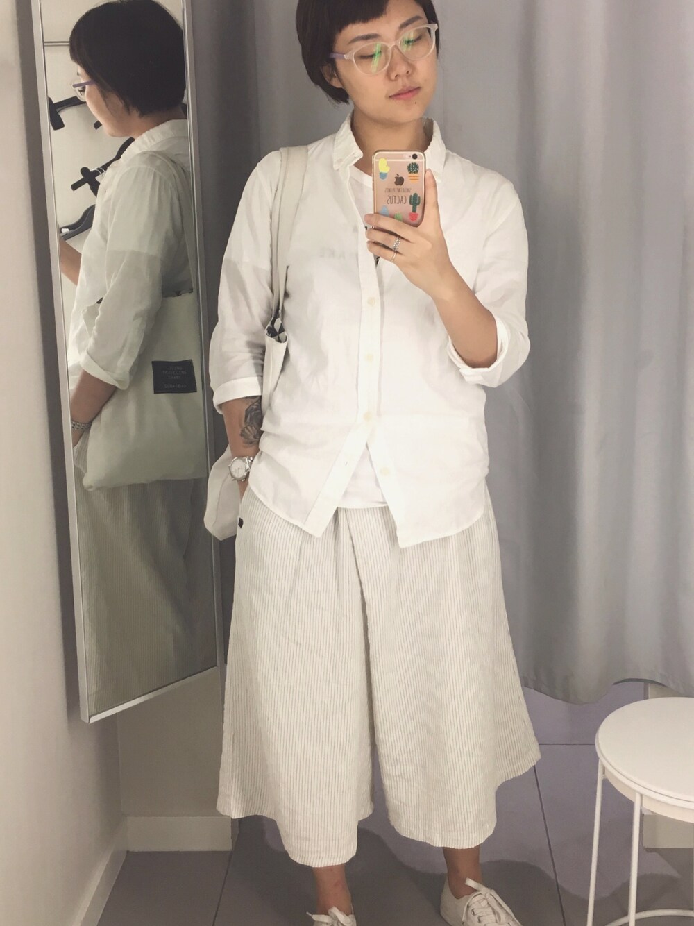 「fitting room」｜「VINTAGEのアイテム（チノパンツ、ホワイト系）」を使った、Niiikiiiさん（レディース・164cm）の春コーディネートの1枚目の写真