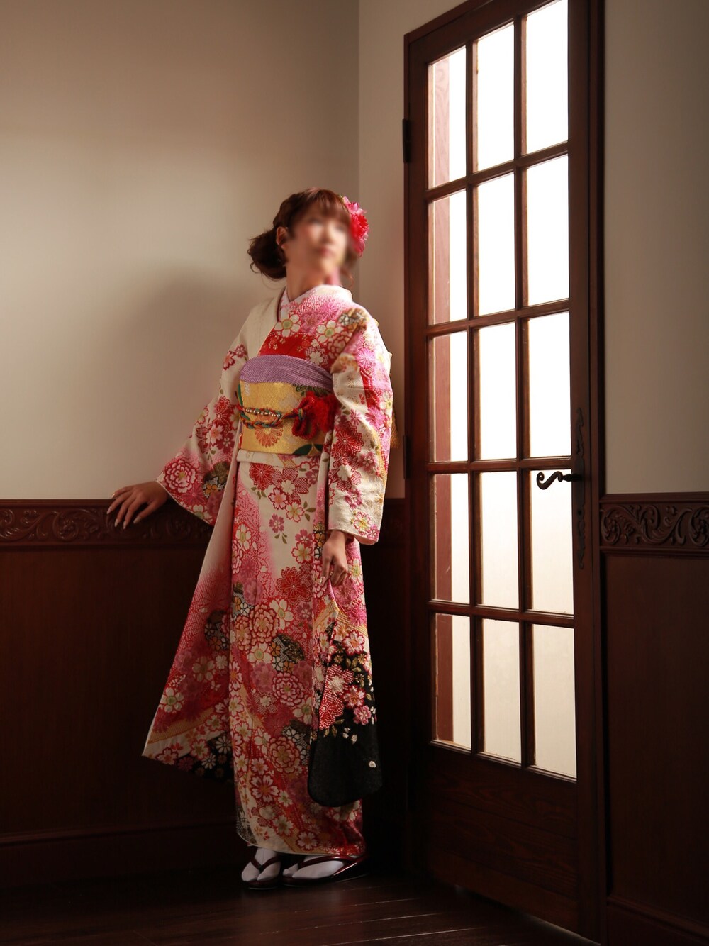 ピンク系のフォーマルスーツ/小物、ピンク系のボクサーパンツを着用したレディースの冬コーディネートの1枚目の写真