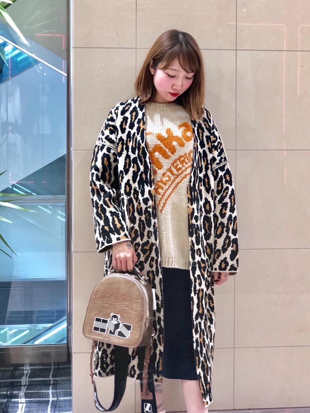 「ビッグシルエット、冬コーデ、Hysteric Glamour、カジュアルコーデ、ヒステリックグラマー、ストリートコーデ、アウトドアコーデ、ニットコーデ、冬アウター、パンクコーデ」｜「HYSTERIC GLAMOURのLEOPARD総柄ジャカードコート（ムートンコート、ベージュ系）」を使った、NAGISAさん（レディース・160cm）の秋コーディネートの1枚目の写真
