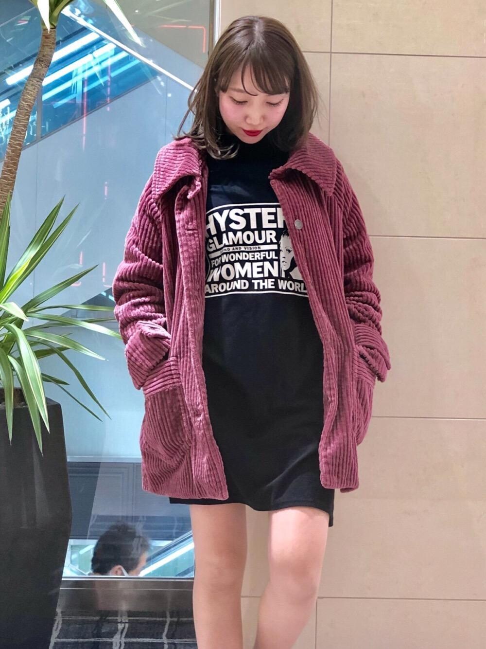「ビッグシルエット、ロック、冬コーデ、Hysteric Glamour、ラフコーデ、カジュアルコーデ、ヒステリックグラマー、ニットコーデ、冬アウター、90'Sコーデ」｜「HYSTERIC GLAMOURのWONDERFUL WOMEN pt ワンピース（ワンピース、ブラック系）」を使った、NAGISAさん（レディース・160cm）の秋コーディネートの1枚目の写真