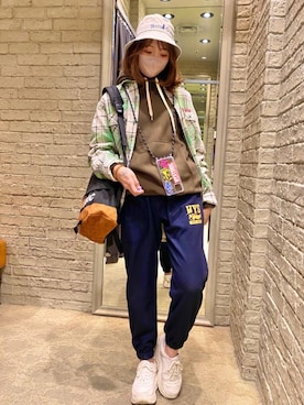 「HYSTERIC GLAMOUR（ヒステリックグラマー）のアイテム（PC・スマホグッズ/家電）」を使った、NAGISAさん（レディース・160cm）の冬コーディネート