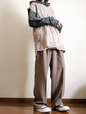 パーカー グリーン系 を使った ニットベスト のレディース人気ファッションコーディネート Wear