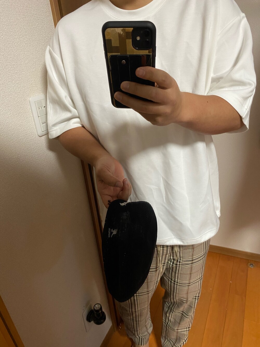「KANGOL、ベレー帽、ビッグシルエット、ビッグT、チェックパンツ、柄パンツ」｜「GUのアイテム（Tシャツ/カットソー、ホワイト系）」を使った、flocon de neige(ZOZOブランド化2021プロフ応援お願いします）さん（メンズ・177cm）の秋コーディネートの1枚目の写真