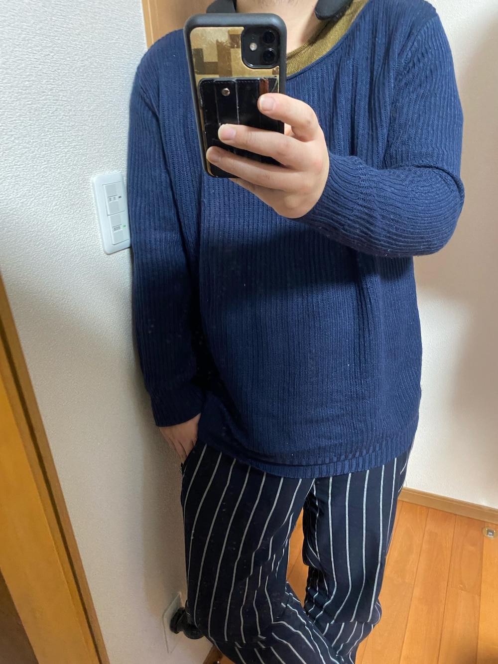 「シンプルスタイル、休日スタイル、いいね、save、フォローお願いします🤑、フォローミー、おしゃれさんと繋がりたい、ニット、レイヤードスタイル、シェフパンツ」｜「3coinsのアイテム（スピーカー、ブラック系）」を使った、flocon de neige(ZOZOブランド化2021プロフ応援お願いします）さん（メンズ・177cm）の春コーディネートの1枚目の写真