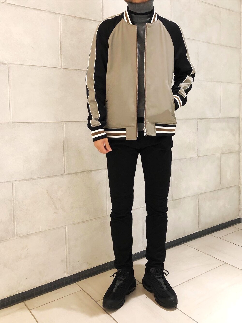 「秋のコーデ、リバーシブル、休日スタイル、きれいめカジュアル、秋服、今日のコーデ、オトナカジュアル、秋のマイ旬スタイル」｜「LOVELESSのイタリアンウール ラインタートル（ニット/セーター、グレー系）」を使った、tさん（メンズ・176cm）の秋コーディネートの1枚目の写真