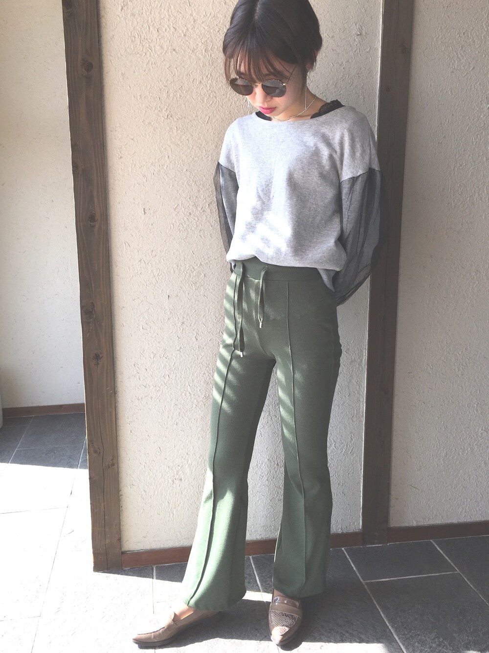 「オトナカジュアル、レイヤードstyle、レース、パフスリーブ」｜「Bershkaのアイテム（パンツ、グリーン系）」を使った、chico♡さん（レディース・157cm）の冬コーディネートの1枚目の写真