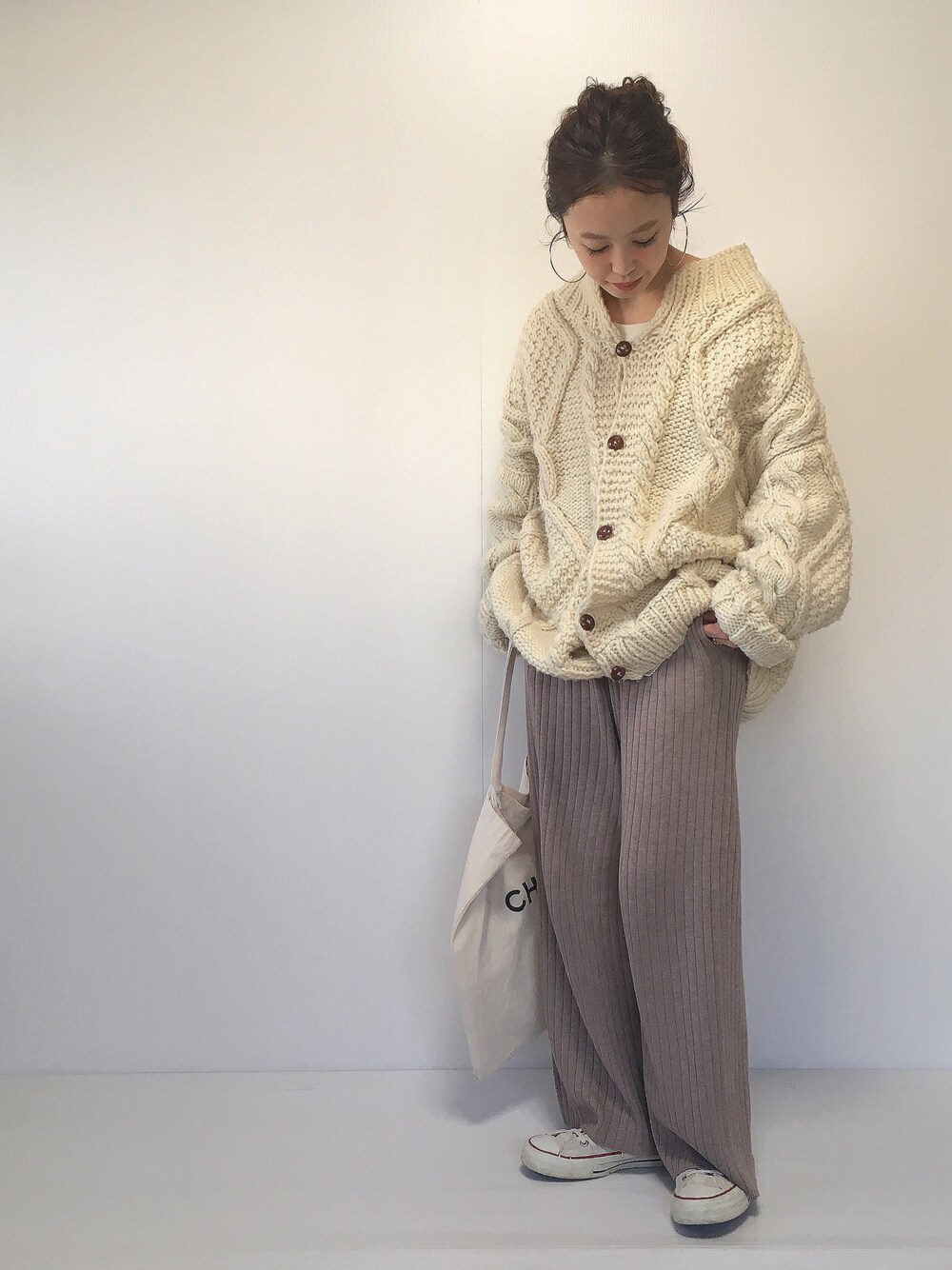 「ざっくりニット、ニットパンツ」｜「Auntie Rosaの【Auntie Rosa】リブニットパンツ（その他パンツ、イエロー系）」を使った、noooさん（レディース・155cm）の秋コーディネートの1枚目の写真