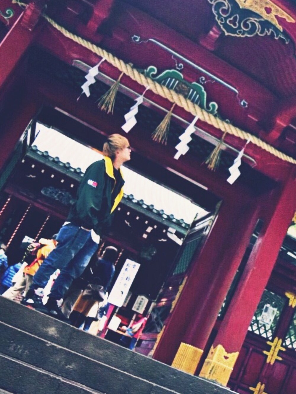 「おしゃれさんと繋がりたい、冬、オーバーサイズ、ビッグシルエット、デニム、ストリート、TOMMY HILFIGER、古着、90'sスタイル、Supreme×Jordan」｜「TOMMY HILFIGERのアイテム（ナイロンジャケット、グリーン系）」を使った、あじ🐟さん（メンズ・170cm）の秋コーディネートの1枚目の写真