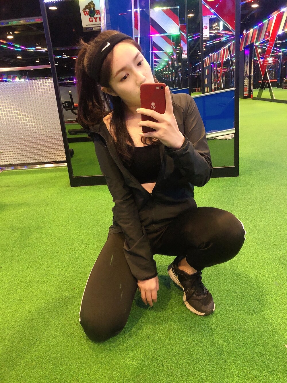 「NIKEのアイテム（パーカー、ブラック系）」を使った、Yahan Caiさん（レディース・158cm）の春コーディネートの1枚目の写真