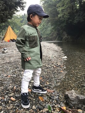「DENIM DUNGAREE（デニムダンガリー）のアイテム（ノーカラージャケット）」を使った、HBKさん（キッズ・90cm）の秋コーディネート