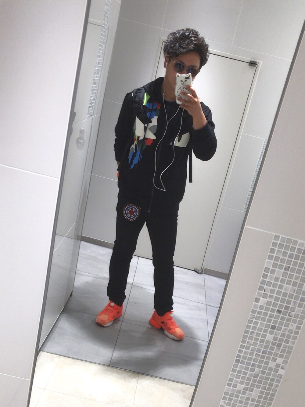 「FENDIのアイテム（パーカー、ブラック系）」を使った、GO さん（メンズ・170cm）の秋コーディネートの1枚目の写真