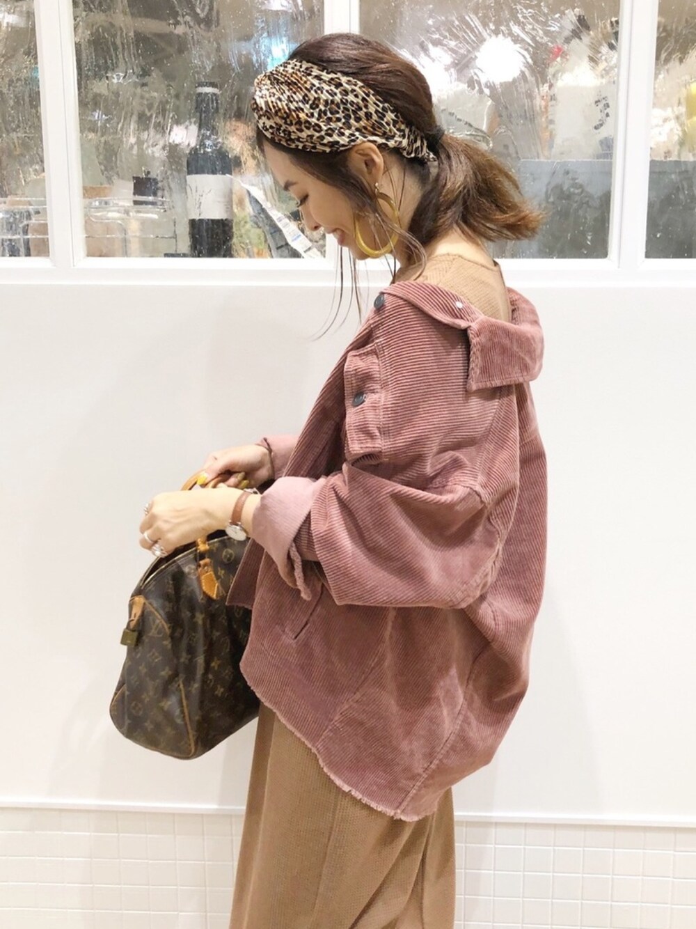 「秋のブラウンスタイル、オトナカジュアル、コーデュロイ、おしゃれさんと繋がりたい、秋、レオパード、ひょう柄、ヘアバンド、ZARA」｜「ZARAのアイテム（ジャケット/アウター、ピンク系）」を使った、あみぃ さん（レディース・163cm）の秋コーディネートの1枚目の写真