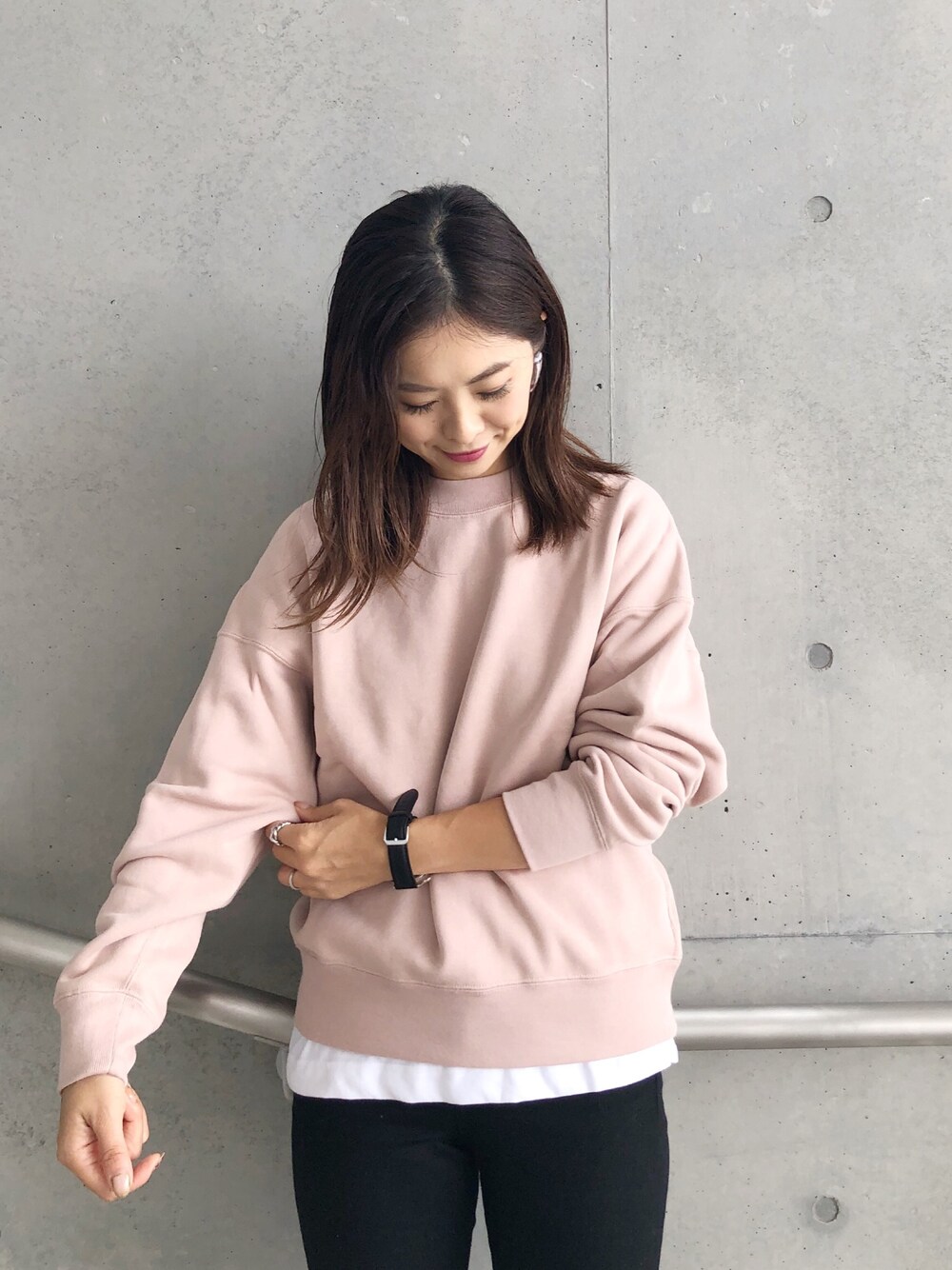 「秋のコーデ、スポーツMIX'18秋、秋服、ママファッション、ボリューム袖、スキニーデニム、UNIQLO、プチプラ、オーバーサイズ、ユニクロ」｜「UNIQLOのアイテム（スウェット、ピンク系）」を使った、あみぃ さん（レディース・163cm）の秋コーディネートの1枚目の写真