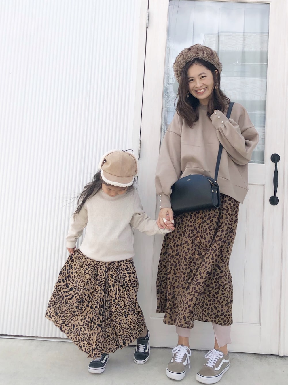 「2019初WEAR、オトナカジュアル、レオパード、GU、親子コーデ、オトナ女子、スカートスタイル、リンクコーデ、APC、プチプラコーデ」｜「A.P.C.のSAC DEMI-LUNE（ショルダーバッグ、ブラック系）」を使った、あみぃ さん（レディース・163cm）の冬コーディネートの1枚目の写真