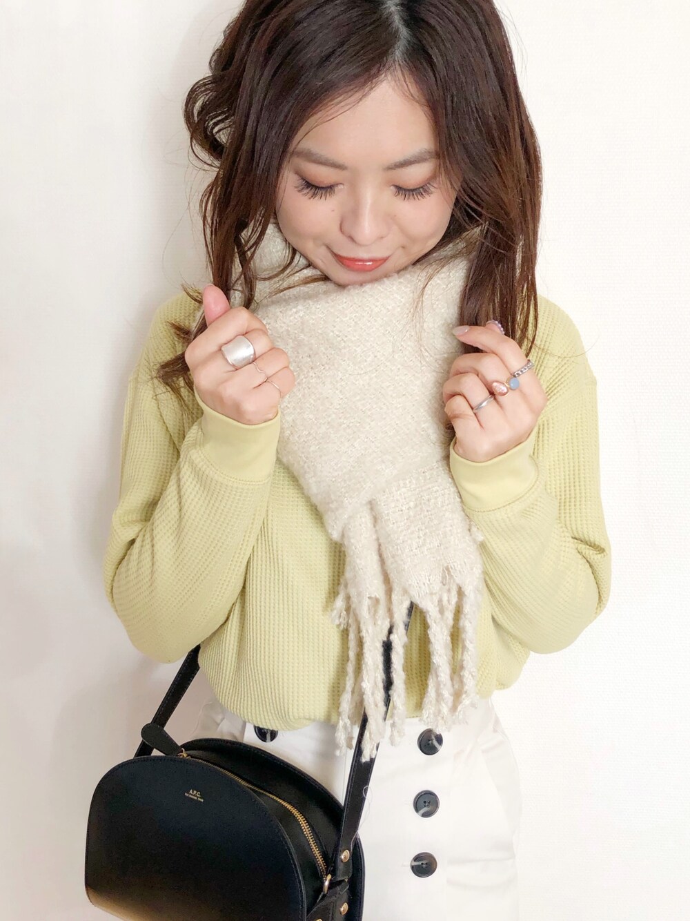 「シンプル、APC、おしゃれさんと繋がりたい、キレイめ、GU、ユニクロ、オトナ女子、春コーデ、UNIQLO」｜「GUのアイテム（マフラー、ベージュ系）」を使った、あみぃ さん（レディース・163cm）の冬コーディネートの1枚目の写真