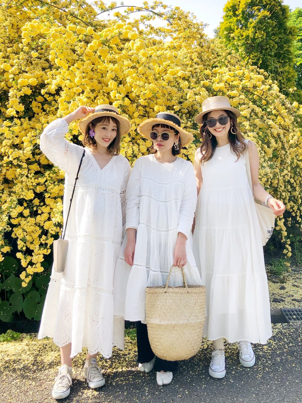 「春夏コーデ、平成最後、平成最後のコーデ、ワンピース、ママファッション、リンクコーデ、summer、UNIQLO、ユニクロ」｜「UNIQLOのティアードロングワンピース（ノースリーブ）（ワンピース、ホワイト系）」を使った、あみぃ さん（レディース・163cm）の春コーディネートの1枚目の写真