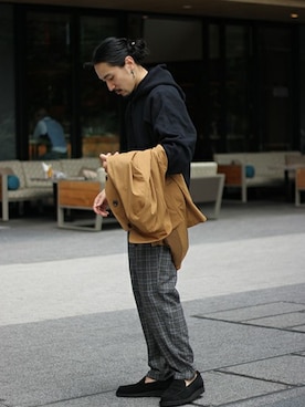 「アイテム（ステンカラーコート）」を使った、R.Iさん（メンズ・173cm）の夏コーディネート