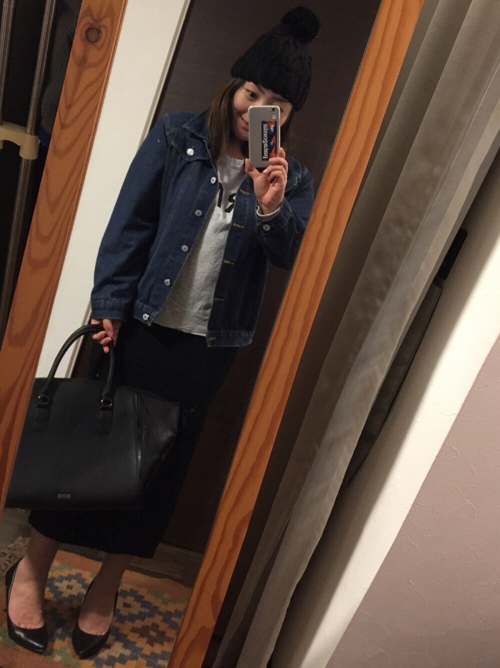 「今日のコーデ、ニット帽、シンプル、きちんとカジュアル、大人カジュアル、ジージャン、黒スカート」｜「no brandのアイテム（デニムジャケット、ブルー系）」を使った、yuki@japanさん（レディース・154cm）の冬コーディネートの1枚目の写真